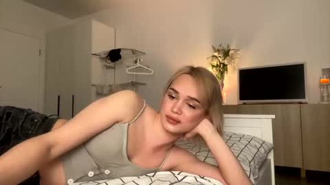 Snapshot of mary_geyson1 chatting on December 2024 10:34:01 PM Mary online show from December 2024 10:34:01 PM