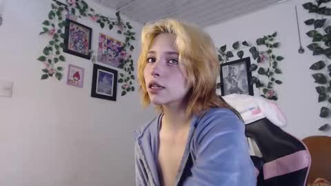 Snapshot of mary_janness chatting on January 2025 01:47:01 AM 100 online show from January 2025 01:47:01 AM