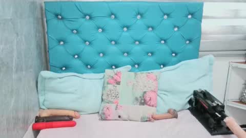 Snapshot of mary_mood_ chatting on February 2025 05:30:02 PM Mary Moon online show from February 2025 05:30:02 PM