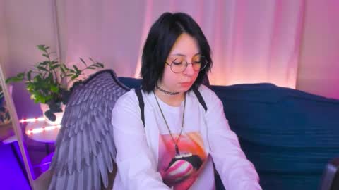 Snapshot of mary_radiant chatting on February 2026 01:54:01 AM Mary online show from February 2026 01:54:01 AM