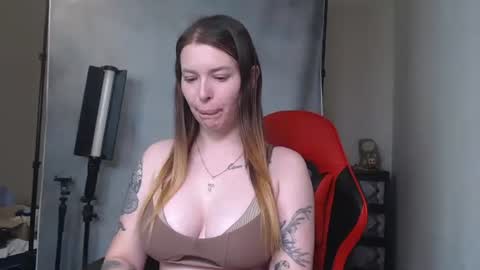 Snapshot of maryhotloves chatting on October 2025 04:51:01 PM MaryHotLoves online show from October 2025 04:51:01 PM