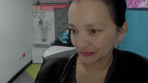 Snapshot of marylinmilf chatting on December 2024 08:18:01 PM Marylin online show from December 2024 08:18:01 PM