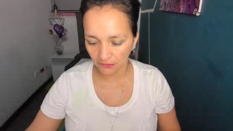 Snapshot of marylinmilf chatting on December 2024 02:19:02 AM Marylin online show from December 2024 02:19:02 AM