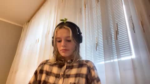 Stella online show from December 2025 10:21:02 AM