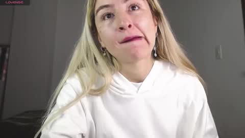 Snapshot of marylyrose chatting on October 2025 05:02:02 PM maryly rose online show from October 2025 05:02:02 PM