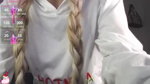 Snapshot of marylyrose chatting on December 2025 01:33:01 AM maryly rose online show from December 2025 01:33:01 AM