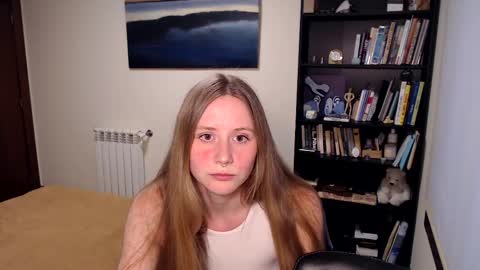 Snapshot of marytiny chatting on April 2026 07:19:01 PM Mary online show from April 2026 07:19:01 PM