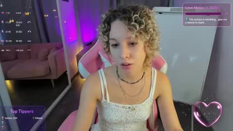 Snapshot of marywohlberg chatting on November 2025 06:01:01 AM Mary online show from November 2025 06:01:01 AM