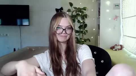 Snapshot of masakodownen chatting on June 2026 01:37:02 PM Nessa online show from June 2026 01:37:02 PM