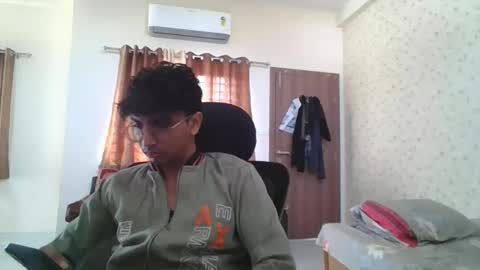 Mask Boy online show from November 2025 04:12:02 AM