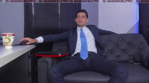 I am Massimo online show from November 2025 02:07:02 PM