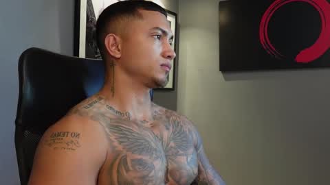 Massimo online show from November 2025 08:33:02 PM