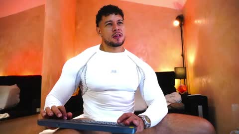 massimowalton2 online show from May 2026 02:18:01 AM