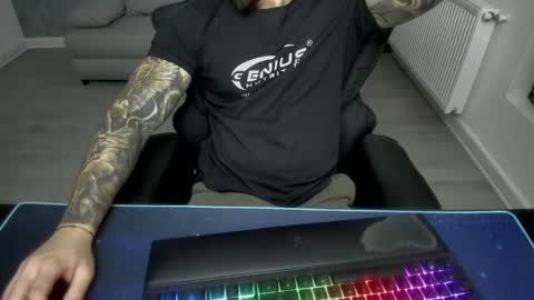 Snapshot of masterkingmuscle chatting on January 2025 09:20:01 PM masterkingmuscle online show from January 2025 09:20:01 PM