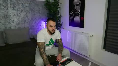 Snapshot of masterkingmuscle chatting on December 2025 08:59:01 PM masterkingmuscle online show from December 2025 08:59:01 PM