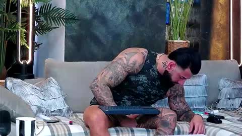 Snapshot of masterkingofmuscle chatting on November 2025 07:35:02 AM masterkingofmuscle online show from November 2025 07:35:02 AM