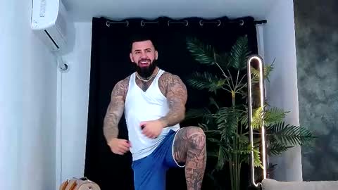 Snapshot of masterkingofmuscle chatting on November 2025 09:50:01 PM masterkingofmuscle online show from November 2025 09:50:01 PM