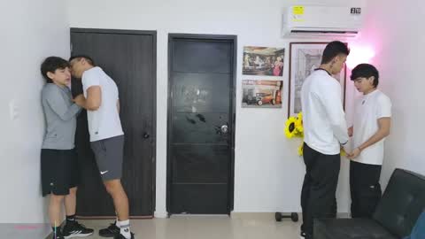 Snapshot of masters_sexx chatting on May 2026 11:18:01 AM Team Cris Darwin- Fernando- Stiven- David online show from May 2026 11:18:01 AM