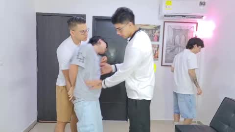 Snapshot of masters_sexx chatting on May 2026 11:18:02 AM Team Cris Darwin- Fernando- Stiven- David online show from May 2026 11:18:02 AM