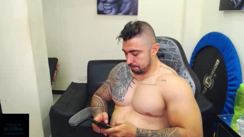 Snapshot of mateosexyhot22 chatting on November 2025 05:12:01 PM Mateo online show from November 2025 05:12:01 PM