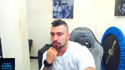 Snapshot of mateosexyhot22 chatting on December 2025 07:07:01 PM Mateo online show from December 2025 07:07:01 PM