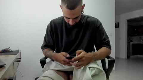 Matheus     online show from November 2025 10:42:02 PM