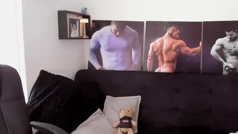 Snapshot of mathews_roses chatting on November 2025 12:04:01 PM Marck Mathews online show from November 2025 12:04:01 PM