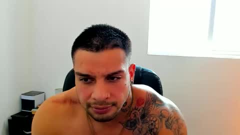 Snapshot of mathews_roses chatting on December 2025 03:39:01 PM Marck Mathews online show from December 2025 03:39:01 PM