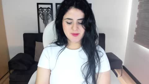 Snapshot of matilda_sweet18 chatting on January 2025 05:23:02 PM Lucia online show from January 2025 05:23:02 PM