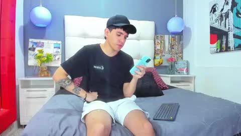 ---Matteo--- online show from October 2025 05:02:02 AM