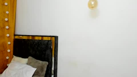 Snapshot of matteo_n_luisa chatting on February 2025 04:11:02 PM Matteo Luisa online show from February 2025 04:11:02 PM