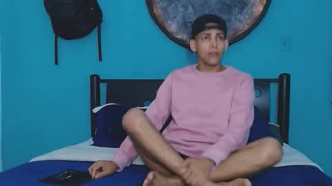 matthew_hawk19 online show from February 2025 02:18:01 AM