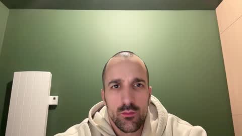 Snapshot of matthias24 chatting on December 2025 11:43:01 PM M online show from December 2025 11:43:01 PM