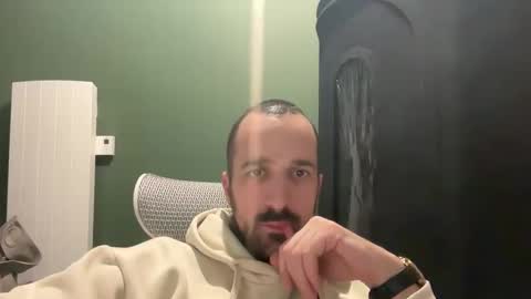 Snapshot of matthias24 chatting on December 2025 01:23:02 AM M online show from December 2025 01:23:02 AM