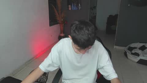 Snapshot of mattias_dantee chatting on February 2025 03:43:02 AM mattias online show from February 2025 03:43:02 AM