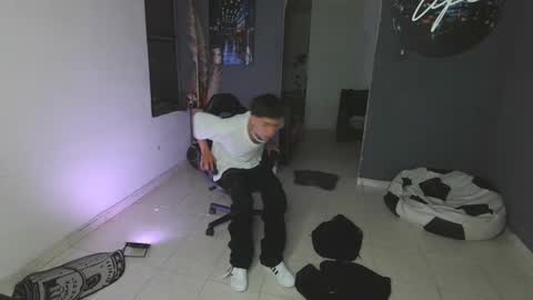 Snapshot of mattias_dantee chatting on February 2025 02:44:02 AM mattias online show from February 2025 02:44:02 AM