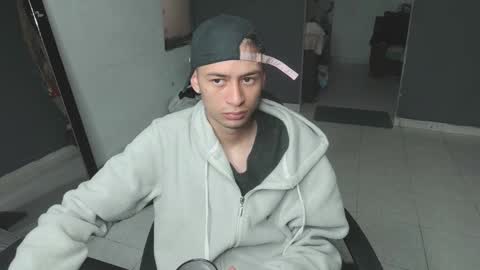 Snapshot of mattias_dantee chatting on February 2025 05:15:01 PM mattias online show from February 2025 05:15:01 PM