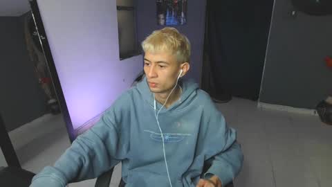 Snapshot of mattias_dantee chatting on February 2025 06:42:01 PM mattias online show from February 2025 06:42:01 PM