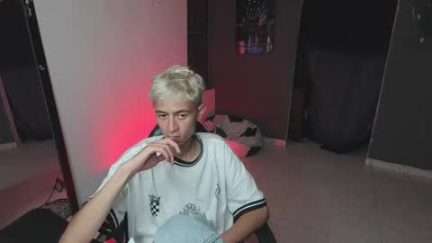 Snapshot of mattias_dantee chatting on March 2025 05:21:02 AM mattias online show from March 2025 05:21:02 AM