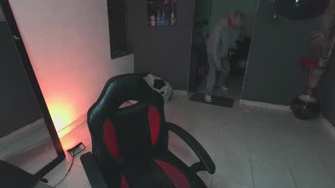 Snapshot of mattias_dantee chatting on March 2025 04:30:02 AM mattias online show from March 2025 04:30:02 AM