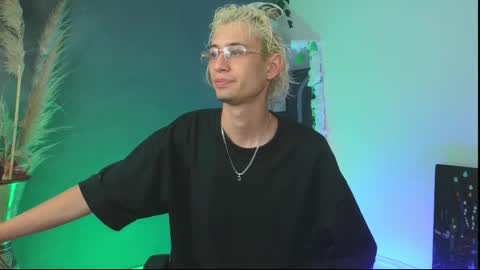 Snapshot of mattias_dantee chatting on September 2025 03:00:02 AM mattias online show from September 2025 03:00:02 AM