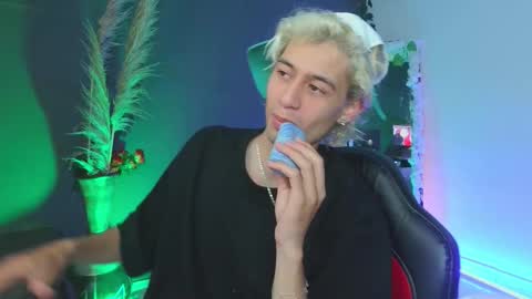 Snapshot of mattias_dantee chatting on October 2025 04:11:01 AM mattias online show from October 2025 04:11:01 AM