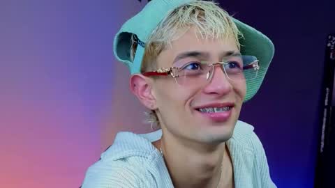 Snapshot of mattias_dantee chatting on December 2025 04:43:01 AM mattias online show from December 2025 04:43:01 AM