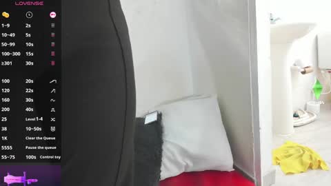 danna mature online show from May 2026 12:01:01 PM
