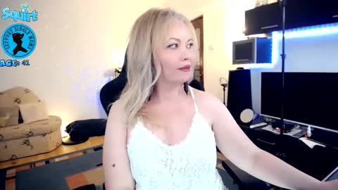 Snapshot of maturelynn chatting on November 2025 01:37:01 AM Whitney Lynn online show from November 2025 01:37:01 AM