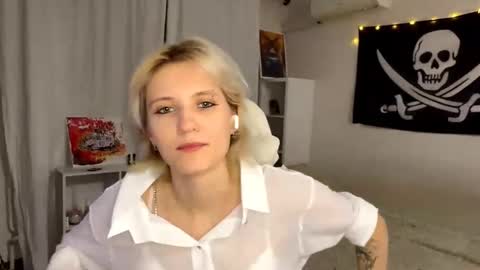 Snapshot of maudhendry chatting on September 2025 05:23:01 PM Mia online show from September 2025 05:23:01 PM