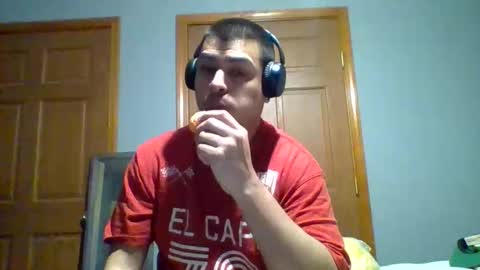 Snapshot of mauricescott chatting on February 2026 03:07:02 AM mauricescott online show from February 2026 03:07:02 AM