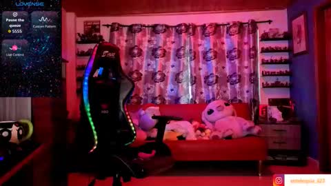 Hilary online show from December 2025 10:17:02 PM