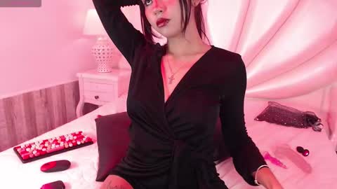 mavismanson  online show from October 2025 09:11:01 PM