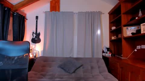 max D. online show from January 2025 01:00:01 PM